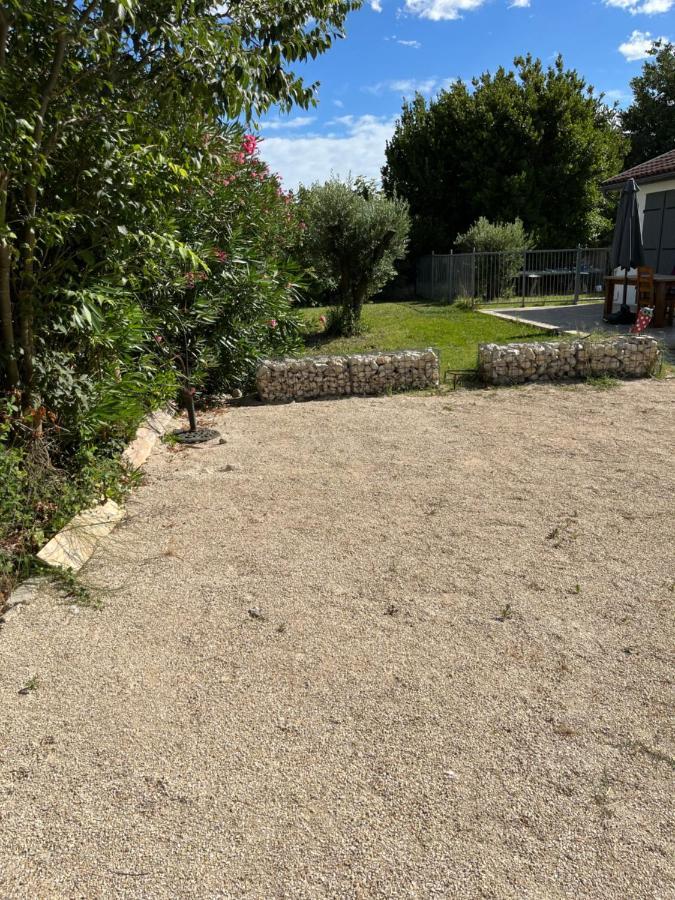 Villa Chaton LʼIsle-sur-la-Sorgue Eksteriør bilde